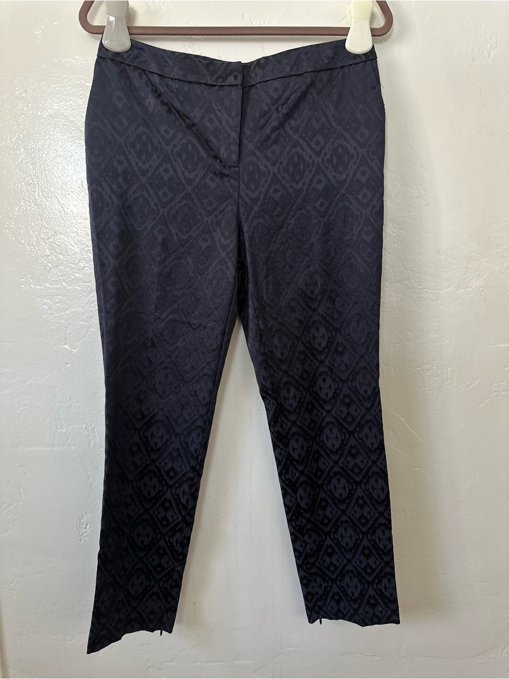 Chico's Juliet Jacquard Ankle Pants Black Textured Damask Zipper Hem Size 0 US 4